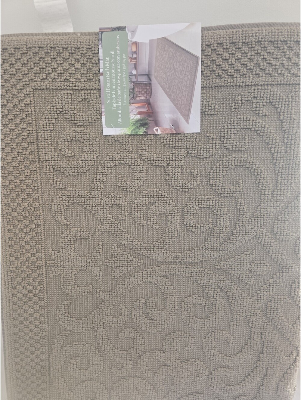 Scroll Foam Bath Mat – 24" x 35.8" – Soft Decorative Bathroom Rug
